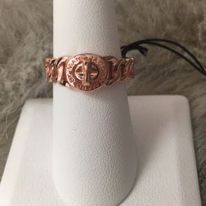 NWT 💯 Marc Jacobs Rose 🌹 Gold Logo Ring 🔥